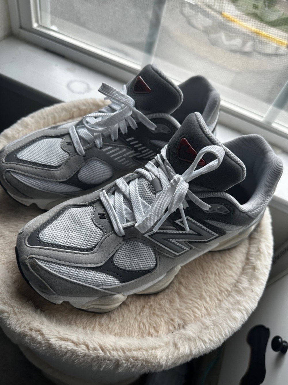 New Balance 9060 - Picture 2 of 7